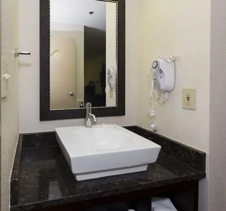 Deluxe Oda, 2 Çift Kişilik Yatak, Engellilere Uygun (Roll-In Shower, Smoke Free)