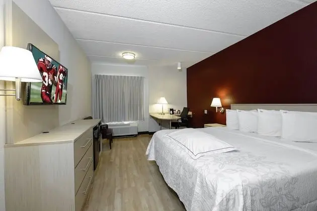 Premium Oda, 1 En Büyük (King) Boy Yatak, Engellilere Uygun (Upgraded Bedding & Snack, Smoke Free)