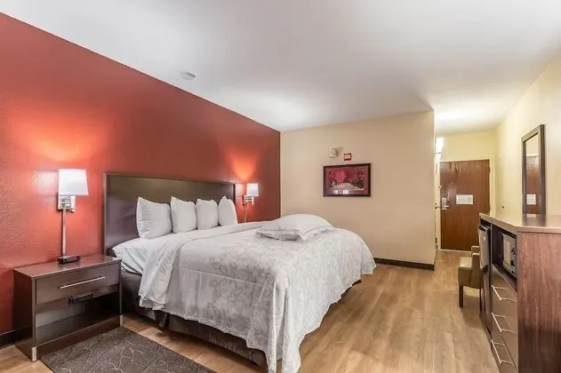 Premium Oda, 1 En Büyük (King) Boy Yatak, Engellilere Uygun (Upgraded Bedding & Snack, Smoke Free)