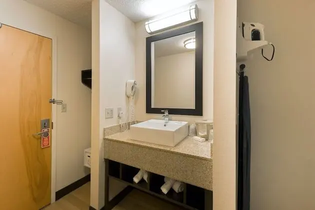 Premium Oda, 1 En Büyük (King) Boy Yatak (Upgraded Bedding & Snack, Smoke Free)