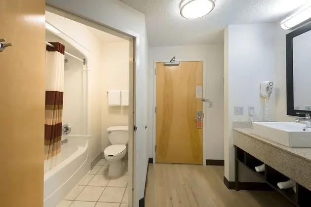 Premium Oda, 1 En Büyük (King) Boy Yatak (Upgraded Bedding & Snack, Smoke Free)