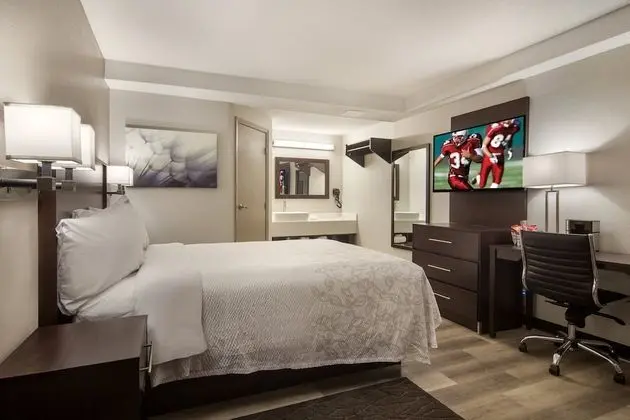 Süit, Küçük Mutfak (Smoke Free, 3 Queen Beds)