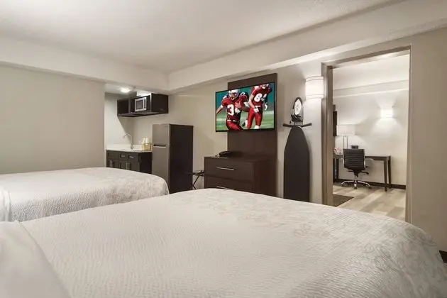 Süit, Küçük Mutfak (Smoke Free, 3 Queen Beds)