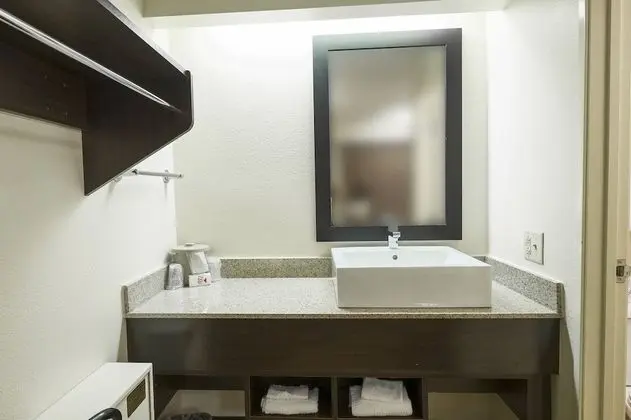 Premium Oda, 1 En Büyük (King) Boy Yatak (Upgraded Bedding & Snack, Smoke Free)