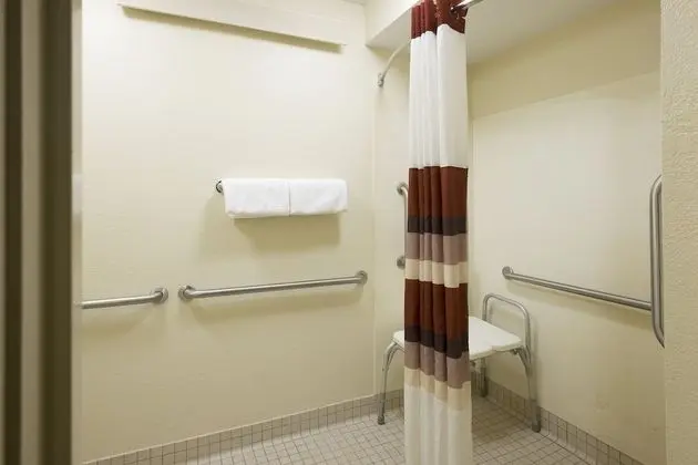 Premium Oda, 1 En Büyük (King) Boy Yatak (Upgraded Bedding & Snack, Smoke Free)