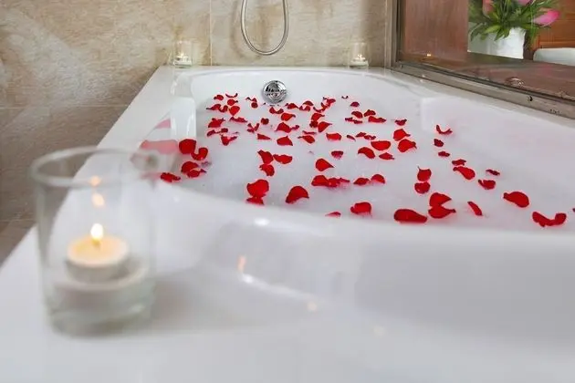 Deluxe Tek Büyük veya İki Ayrı Yataklı Oda, Balkon