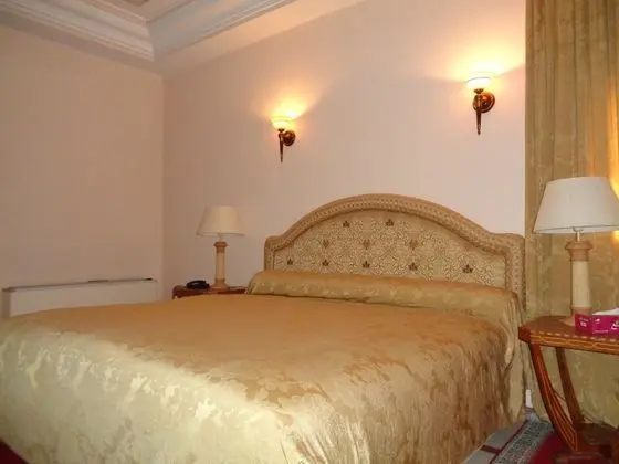 Standard Tek Büyük veya İki Ayrı Yataklı Oda, Havuz Manzaralı