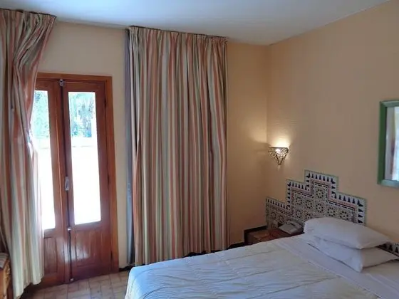 Standard Tek Büyük veya İki Ayrı Yataklı Oda, Havuz Manzaralı