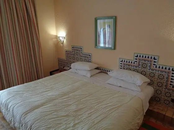 Standard Tek Büyük veya İki Ayrı Yataklı Oda, Havuz Manzaralı