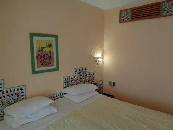 Standard Tek Büyük veya İki Ayrı Yataklı Oda, Havuz Manzaralı