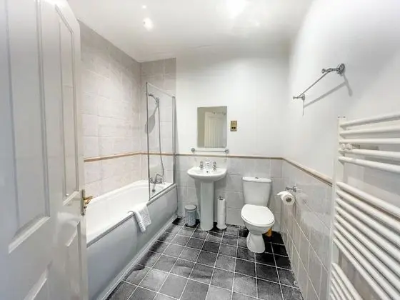 Superior Ev, Özel Banyo, Park Manzaralı