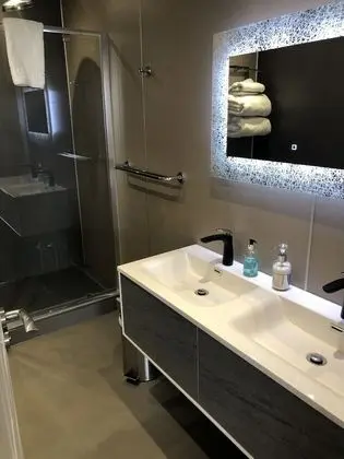 Büyük Yataklı Tek Kişilik Oda