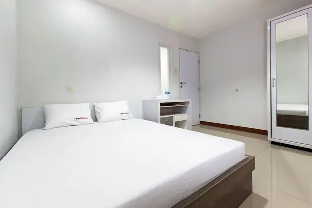 Reddoorz Room