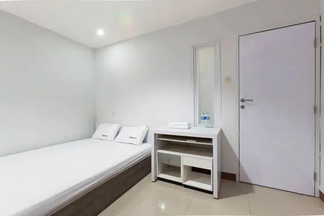 Reddoorz Room