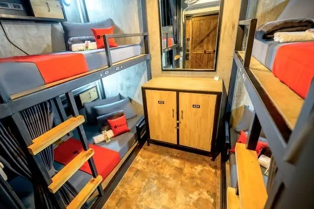 Ortak Ranzalı Oda, Sadece kadınlar için, Ortak Banyo