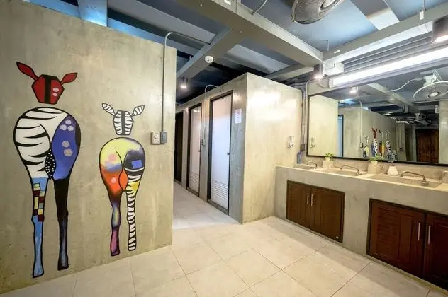 Ortak Ranzalı Oda, Sadece kadınlar için, Ortak Banyo