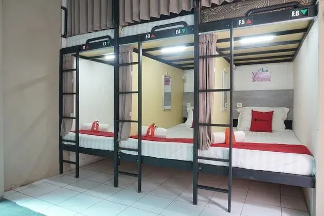 Ortak Ranzalı Oda, Karma Ranzalı Oda (RedDoorz)