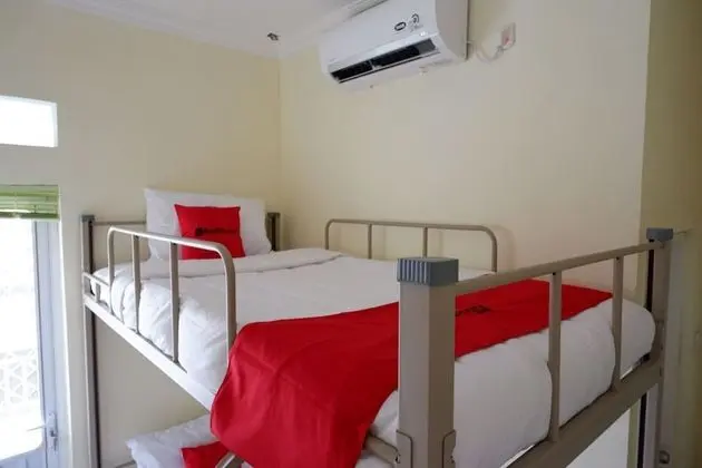 Ortak Ranzalı Oda, 2 Tek Kişilik Yatak (Reddoorz)