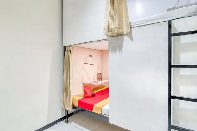 Ortak Ranzalı Oda, Karma Ranzalı Oda (RedDoorz)