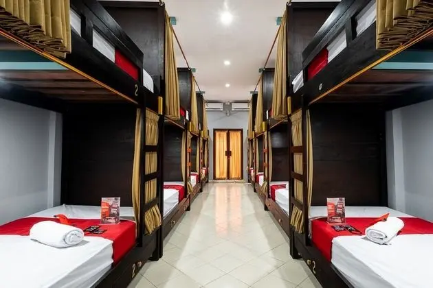 Ortak Ranzalı Oda, Sadece kadınlar için (RedDoorz)
