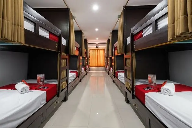 Ortak Ranzalı Oda, Sadece kadınlar için (RedDoorz)