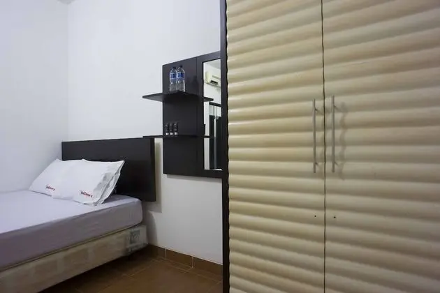 Reddoorz Room