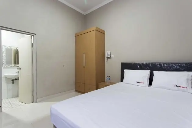 Reddoorz Room
