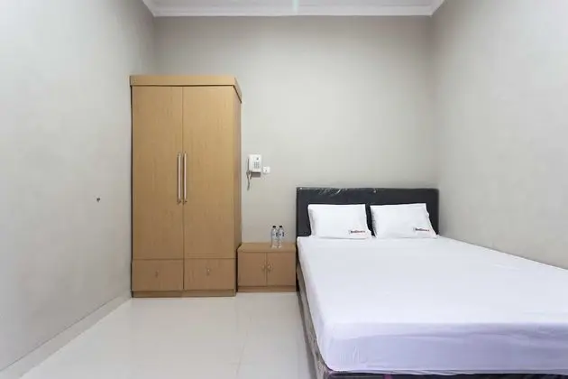 Reddoorz Room