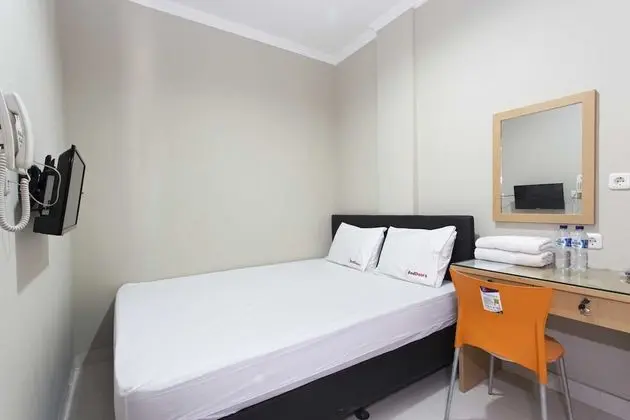 Reddoorz Room