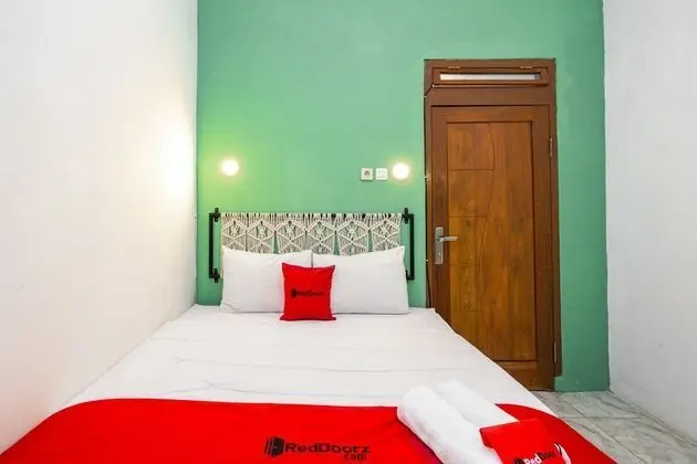 Tek Büyük Yataklı Oda (RedDoorz)