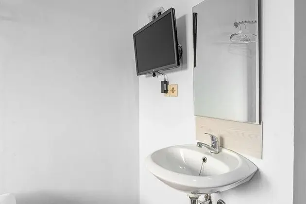 Tek Büyük Yataklı Oda (RedDoorz)
