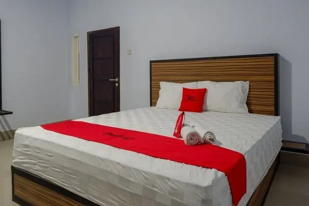 Deluxe Oda (RedDoorz)