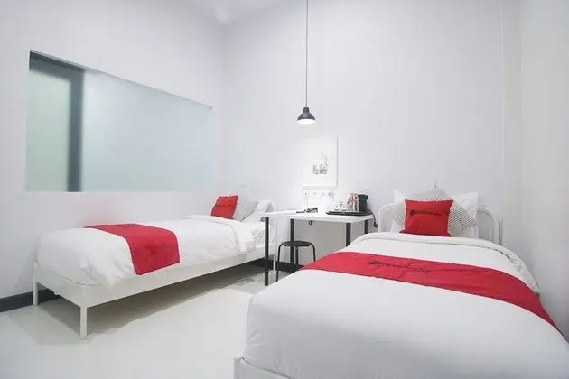 İki Ayrı Yataklı Oda (RedDoorz)