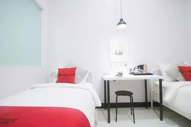 İki Ayrı Yataklı Oda (RedDoorz)