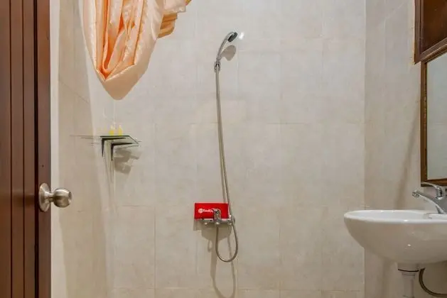 Premium Tek Büyük Yataklı Oda (Reddoorz)