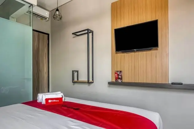 Tek Büyük Yataklı Oda (RedDoorz)