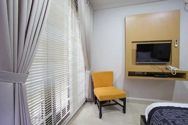 Reddoorz Room