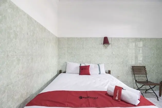 Tek Büyük Yataklı Oda (RedDoorz)