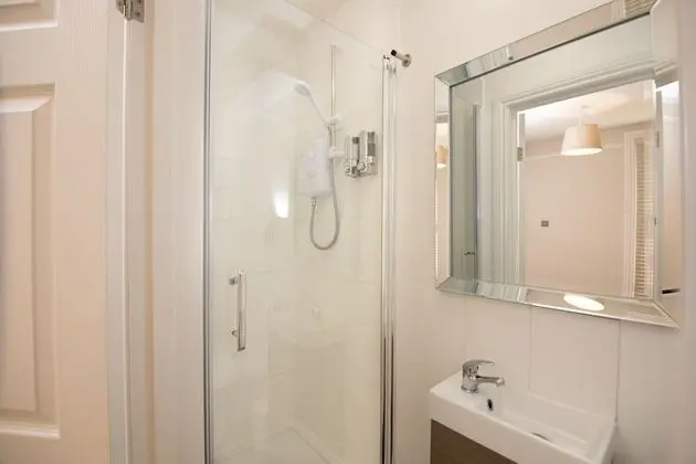 Deluxe Tek Büyük Yataklı Oda, Banyolu/Duşlu