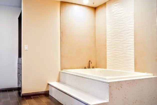 Romantic Çatı Katı (Loft), 1 En Büyük (King) Boy Yatak, Sıcak Su Küveti