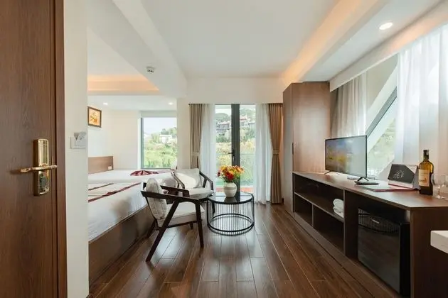 Stüdyo, Bahçe Manzaralı