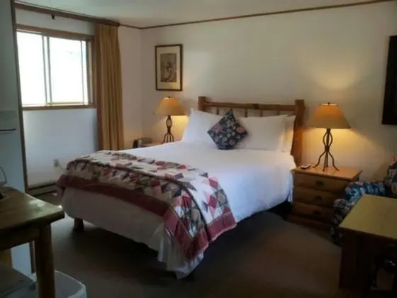 Deluxe Tek Büyük Yataklı Oda, Özel Banyo (Room 10 - Pet-Friendly)