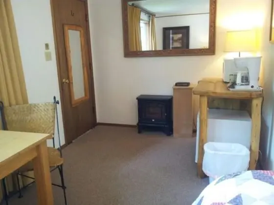 Deluxe Tek Büyük Yataklı Oda, Özel Banyo (Room 10 - Pet-Friendly)