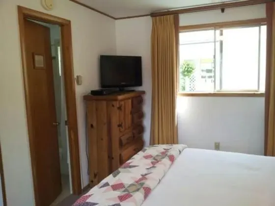 Deluxe Tek Büyük Yataklı Oda, Özel Banyo (Room 10 - Pet-Friendly)