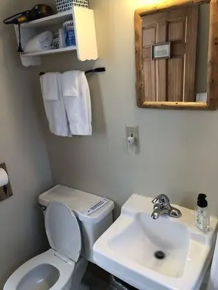 Tek Büyük Yataklı Oda, Özel Banyo (Room 1 - No Pets Allowed)