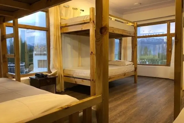 Ortak Ranzalı Oda, Sadece kadınlar için