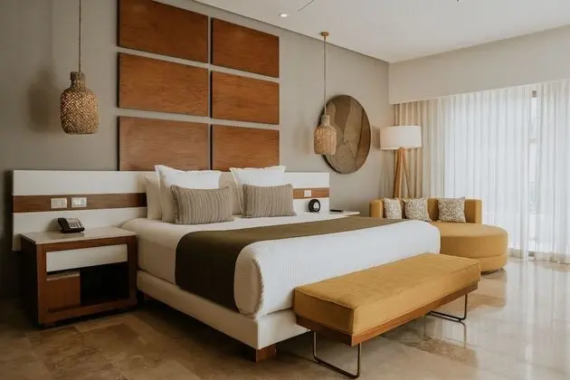 Deluxe Master Suite