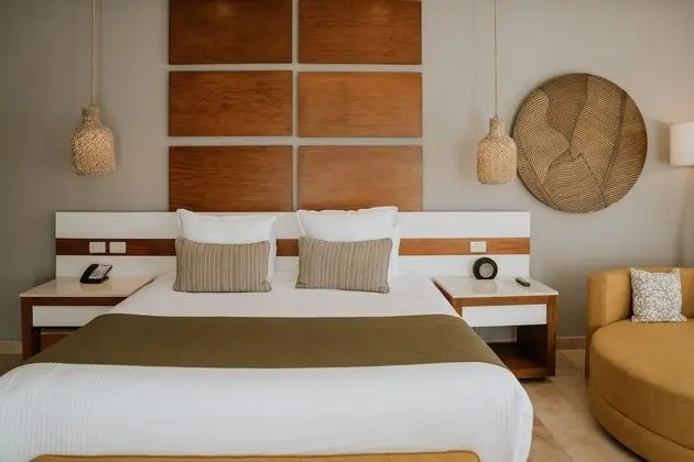 Deluxe Master Suite