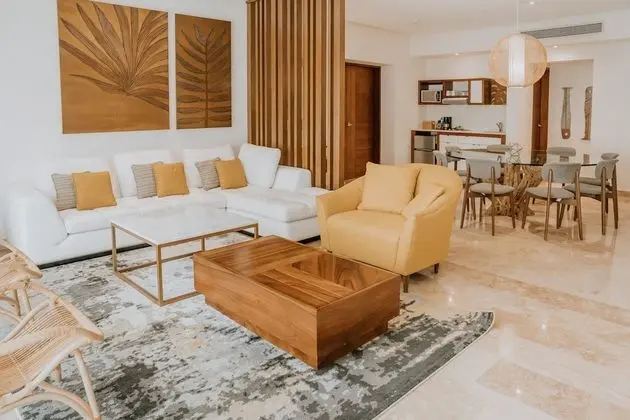 Deluxe Master Suite