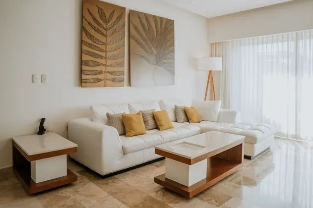 Deluxe Master Suite